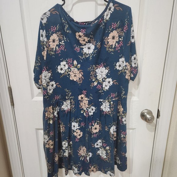 Torrid Floral Top - Picture 2 of 3